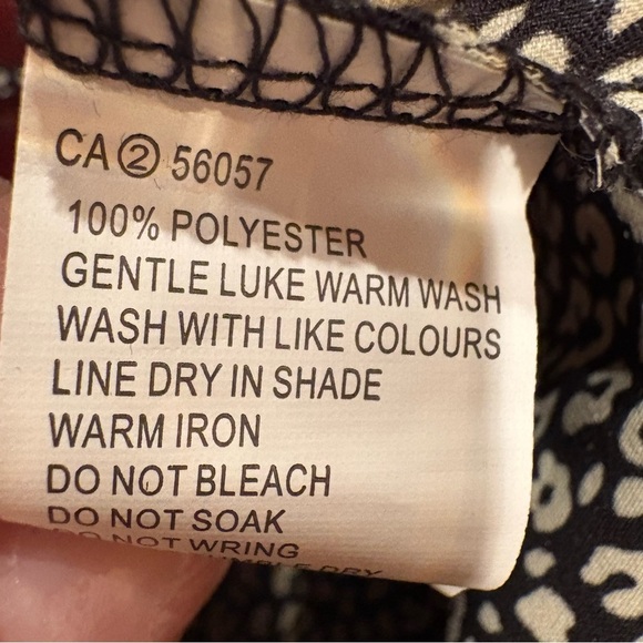 Princess Polly New Mood Cropped Top Black w/ Spotted Print SZ 6 - Picture 9 of 9